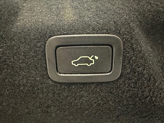 Jaguar XE 8 of 21