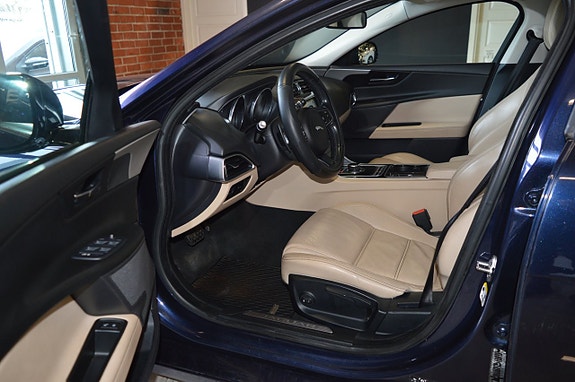 Jaguar XE 16 of 21