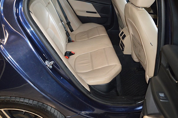 Jaguar XE 18 of 21