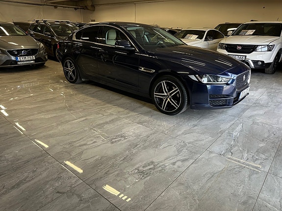 Jaguar XE 2 of 21