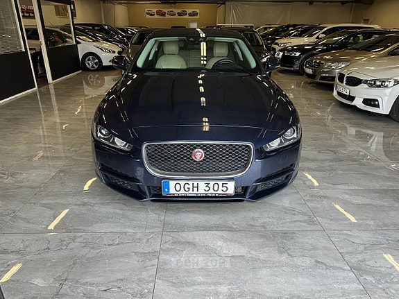 Jaguar XE 12 of 21