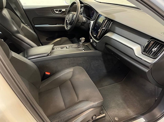 Volvo XC60 7 of 16