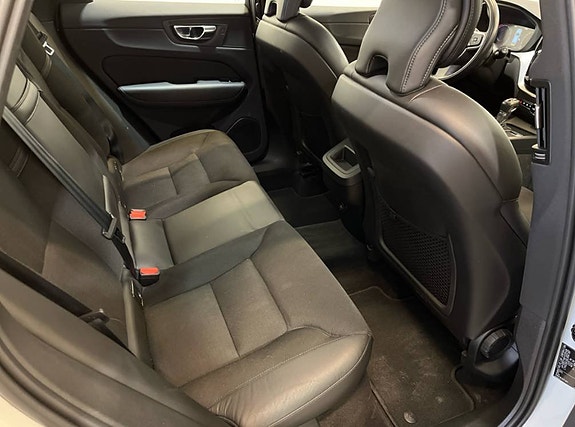 Volvo XC60 8 of 16