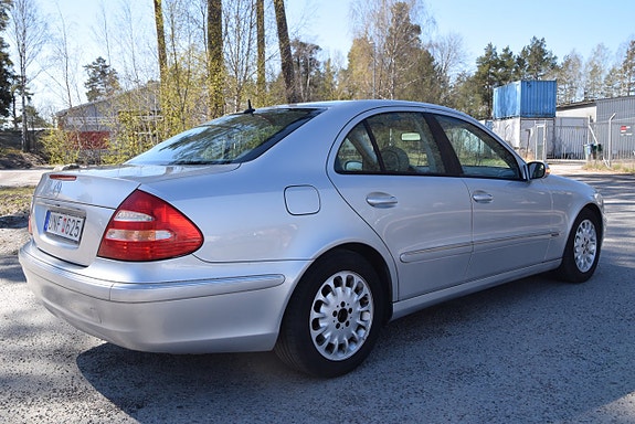 Mercedes-Benz E240 5 of 5