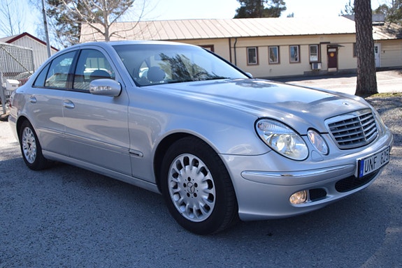 Mercedes-Benz E240 3 of 5