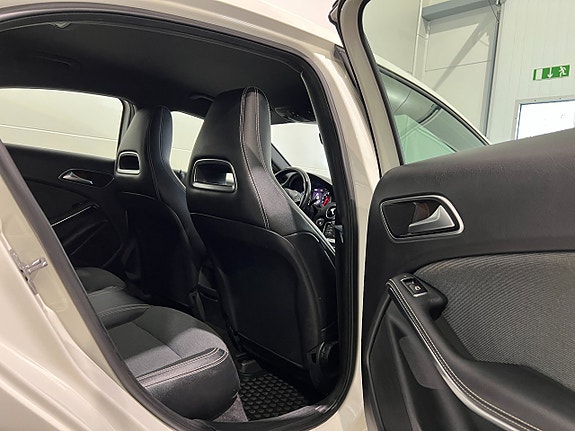 Mercedes-Benz A180 9 of 23