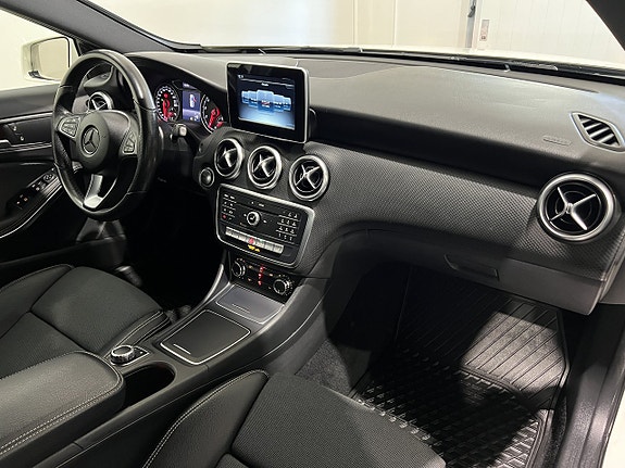 Mercedes-Benz A180 13 of 23