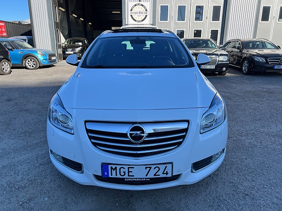 Opel Insignia 2 of 5