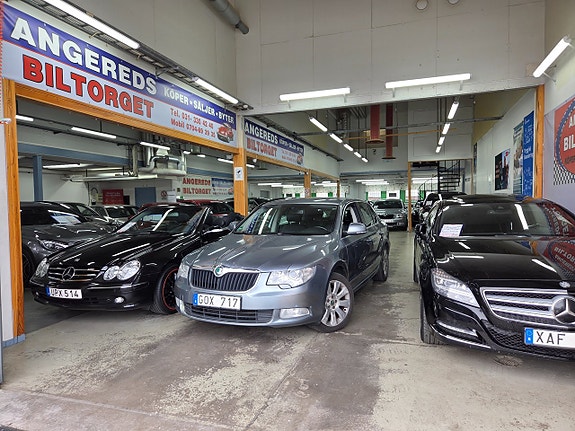 Skoda Superb 2 of 5