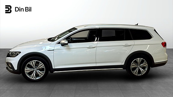 Volkswagen Passat 2 of 14