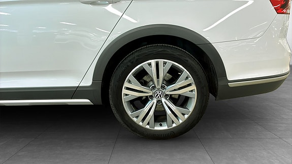 Volkswagen Passat 6 of 14