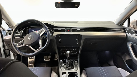 Volkswagen Passat 10 of 14