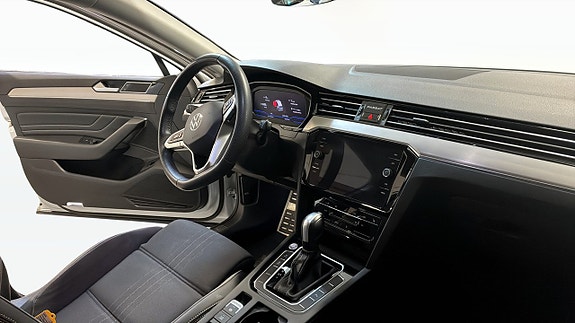 Volkswagen Passat 11 of 14