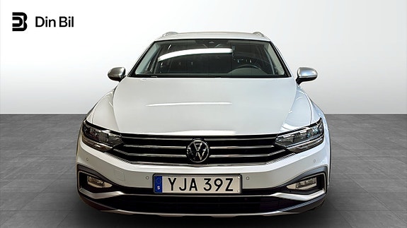 Volkswagen Passat 4 of 14
