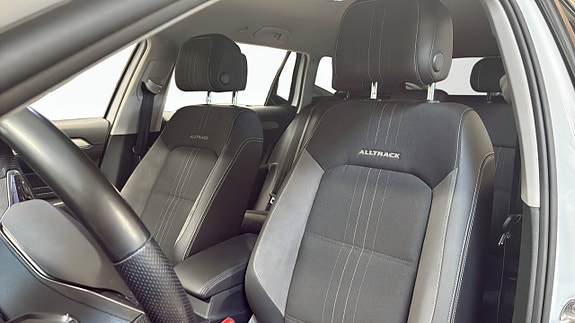 Volkswagen Passat 8 of 14