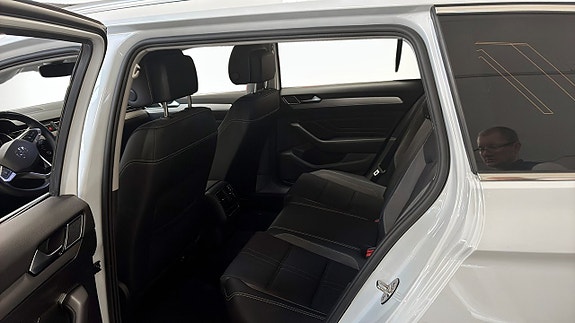 Volkswagen Passat 12 of 14