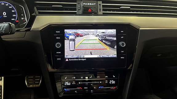 Volkswagen Passat 9 of 14