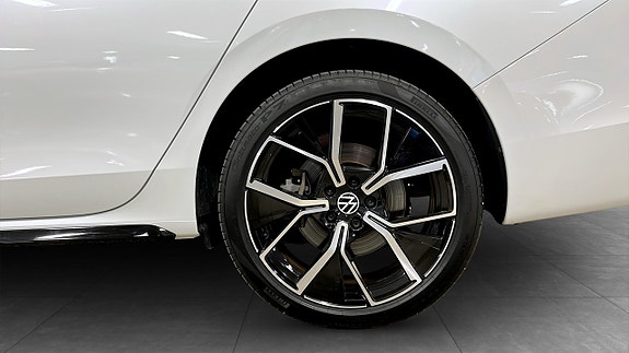 Volkswagen Passat 7 of 15