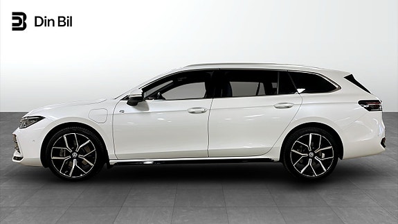 Volkswagen Passat 3 of 15