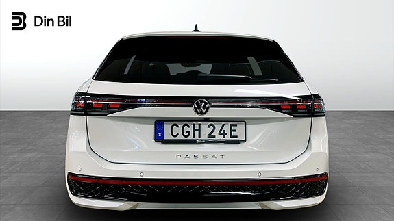 Volkswagen Passat 6 of 15