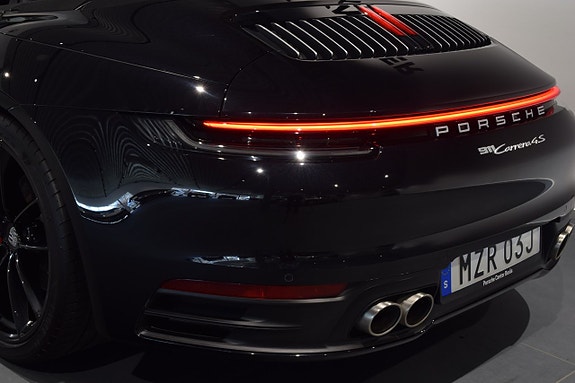 Porsche 911 Carrera 4S 8 of 15