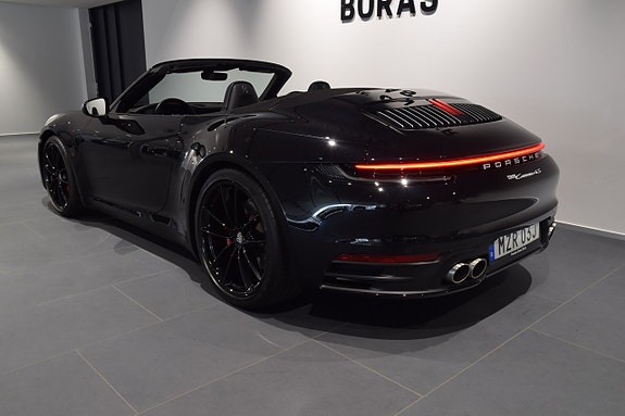 Porsche 911 Carrera 4S 7 of 15