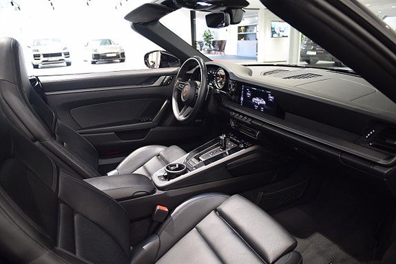 Porsche 911 Carrera 4S 14 of 15