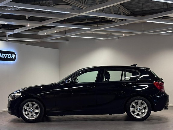 BMW 118d 2 of 5