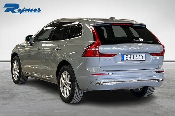 Volvo XC60 2 of 5