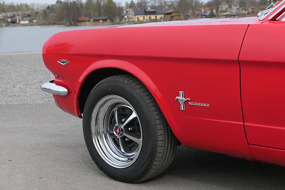 Ford Mustang 8 of 14