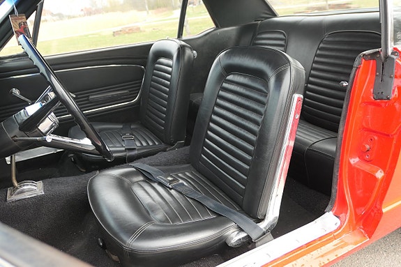 Ford Mustang 10 of 14