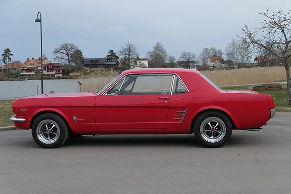Ford Mustang 7 of 14
