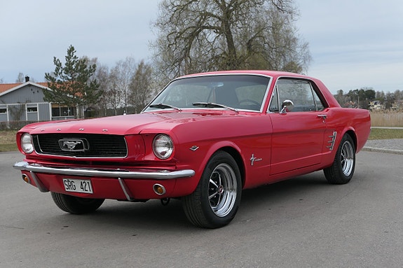 Ford Mustang 4 of 5