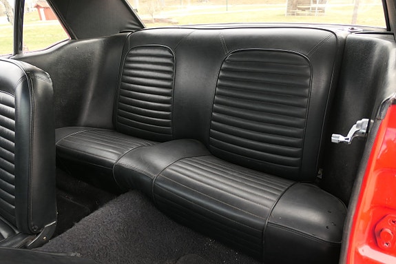Ford Mustang 11 of 14