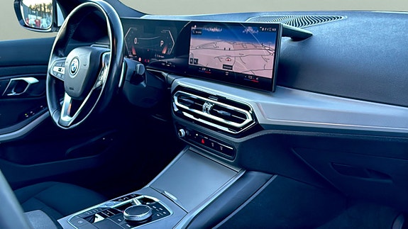 BMW 330e 12 of 23