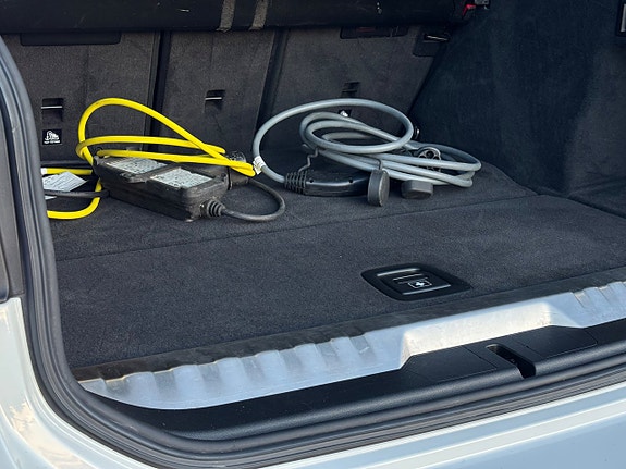 BMW 330e 18 of 23