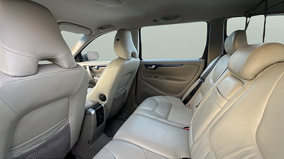 Volvo XC70 12 of 17