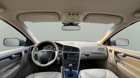 Volvo XC70 10 of 17