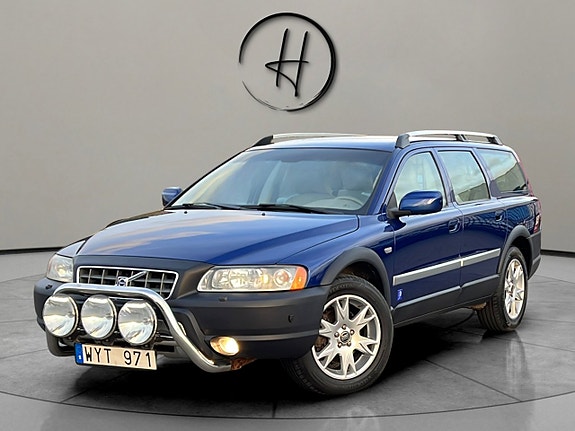 Volvo XC70 2 of 17