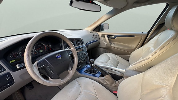 Volvo XC70 9 of 17