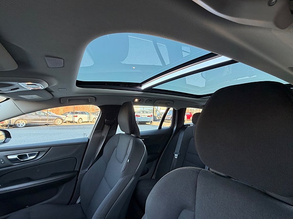 Volvo V60 13 of 25