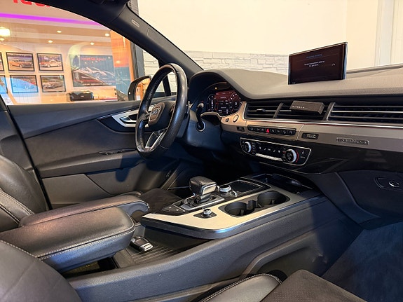 Audi Q7 9 of 23