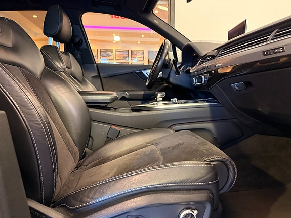 Audi Q7 12 of 23