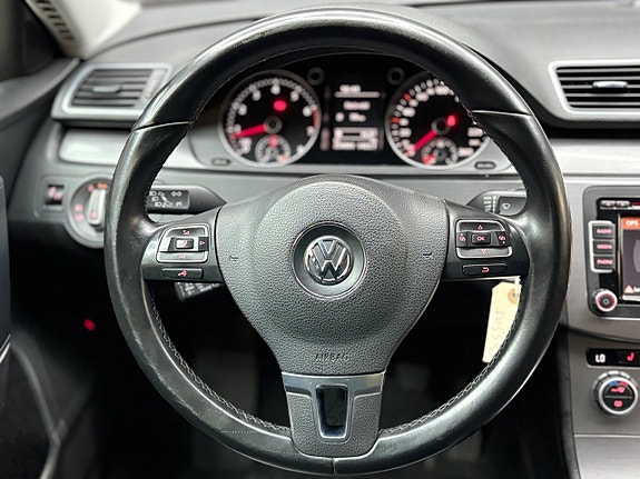 Volkswagen Passat 16 of 27