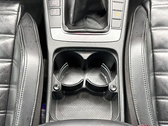 Volkswagen Passat 25 of 27