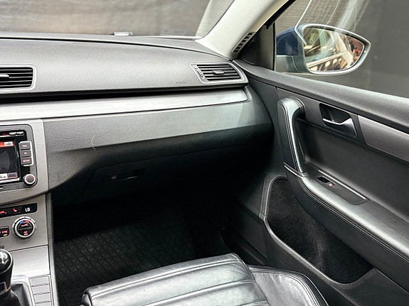 Volkswagen Passat 26 of 27