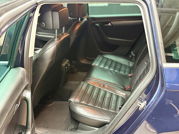 Volkswagen Passat 12 of 27