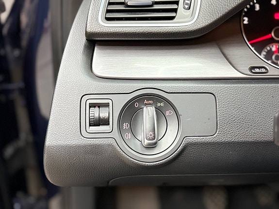 Volkswagen Passat 18 of 27