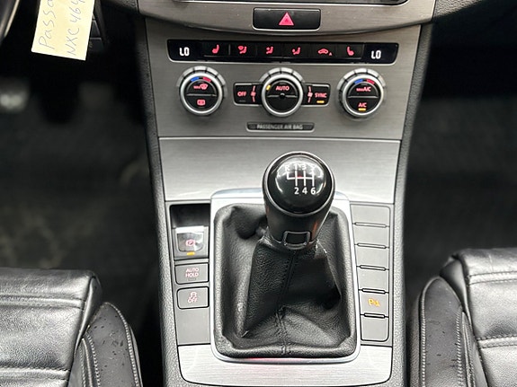 Volkswagen Passat 22 of 27