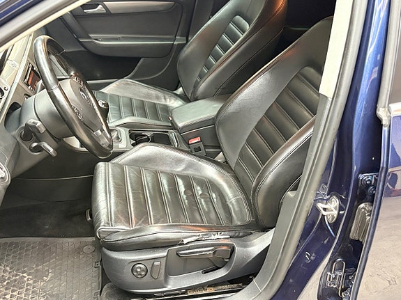 Volkswagen Passat 13 of 27